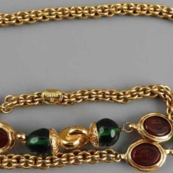 Gorgeous Vintage CHANEL Gripoix Gold Tone - Picture 5 of 12